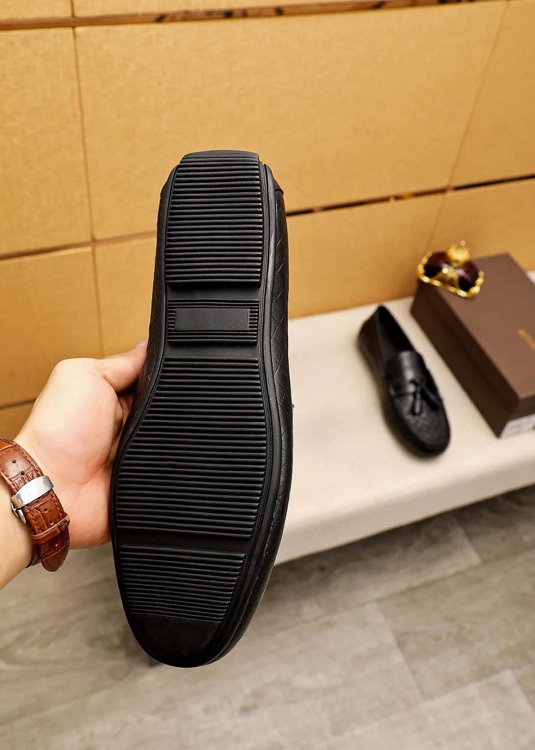 Men's Men's Shoes 💰: 420 💐BV Men's Slip-on Shoes® [BOTTEGA VENETA] Official website counter new model, one-to-one mold opening ⚠Italian calfskin embossed ➕Cow 🐂 leather lining. Driving slip-ons, available at counters, sizes 39-44 (38.45🉑️customized)